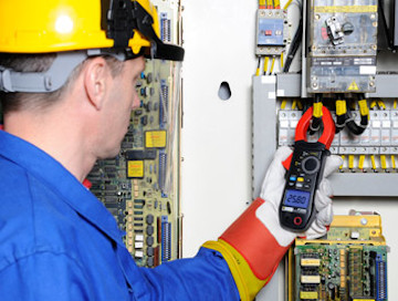 Implementación de Sistemas de Protección Eléctrica (Pozos a tierra, Pararrayos, UPS, etc).